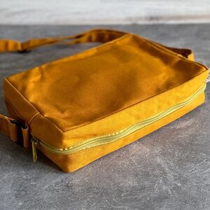 Mustard Canvas Ateliers PENELOPE crossbody bag